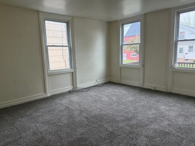 Foto del edificio - 312 Utica St