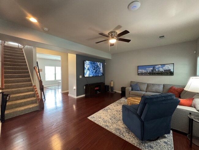 Foto del edificio - 624 Leonard Ln