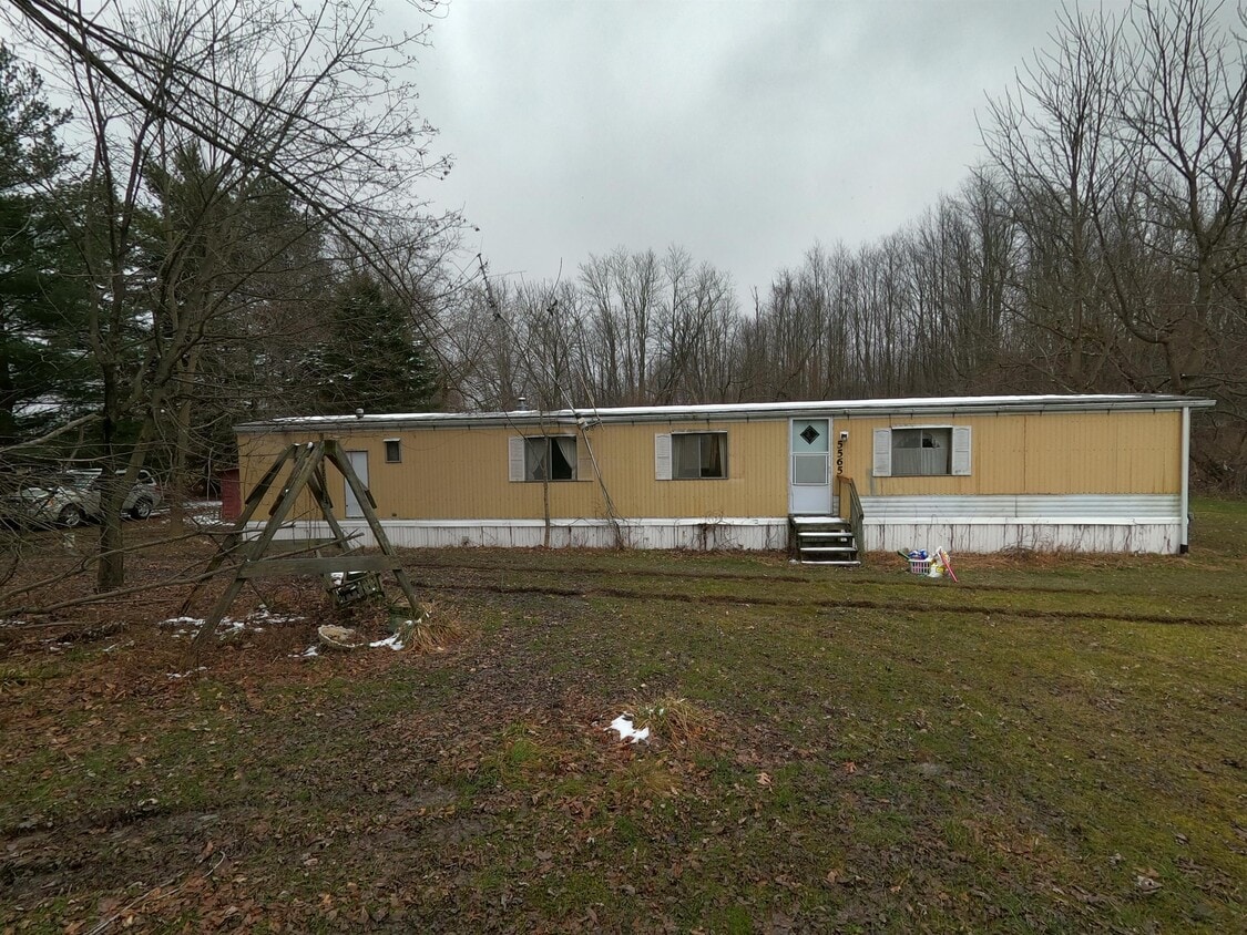 5565 E Empire Ave, Benton Harbor, MI 49022 House Rental in Benton