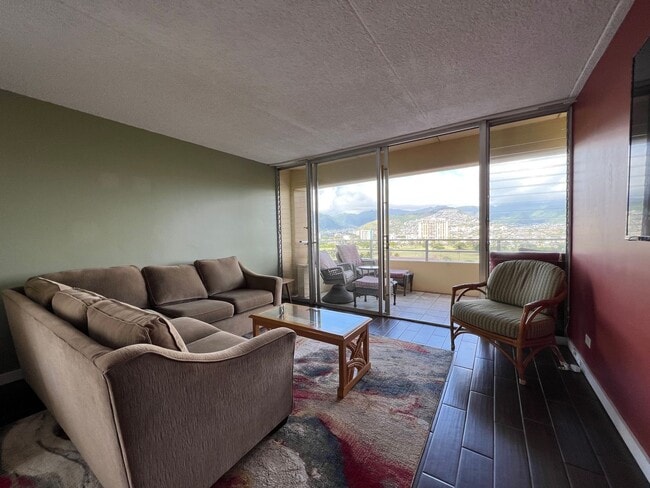 Building Photo - 2BD/2BA/2PKG. Furnished, Waikiki, Views, Breeze