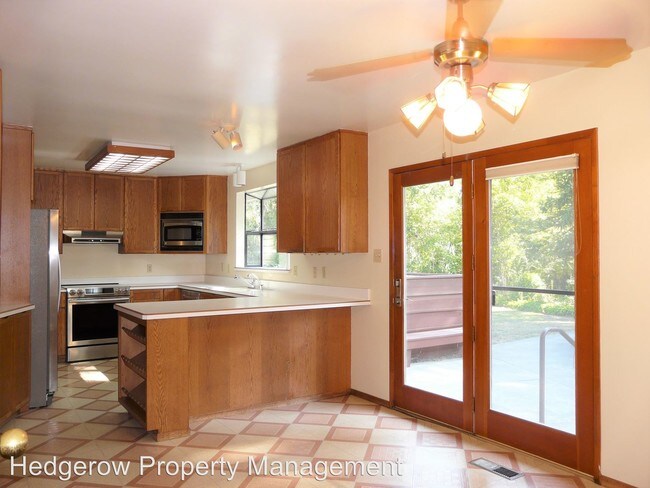 Building Photo - 3 br, 3 bath House - 2534 Oakwood Court