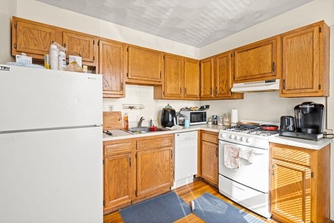 Photo - 1.5 BD 1st floor Brighton Center Apartment