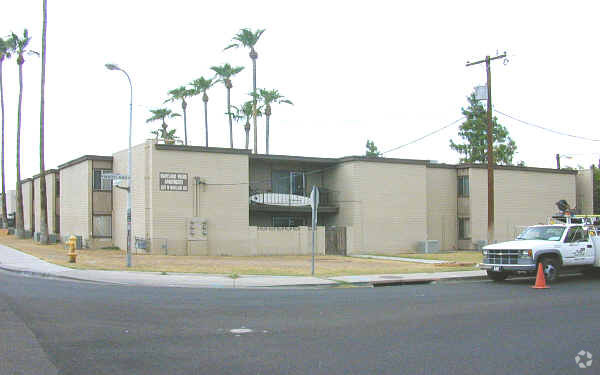 Building Photo - Canyon Greens