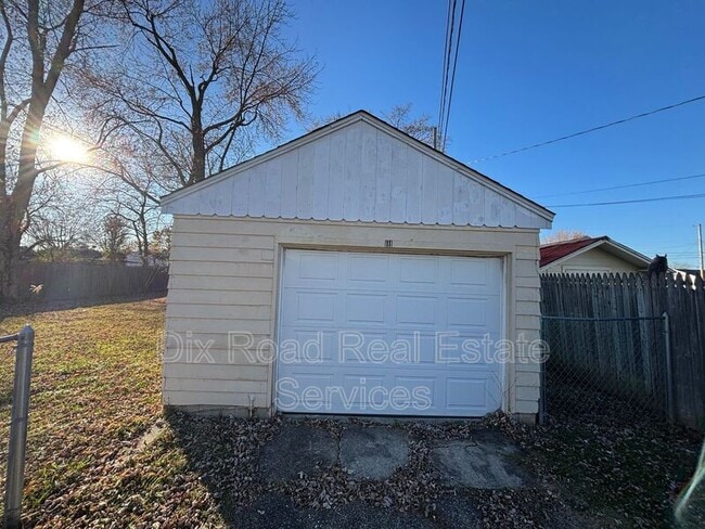 Building Photo - 111 Forestwood Ave