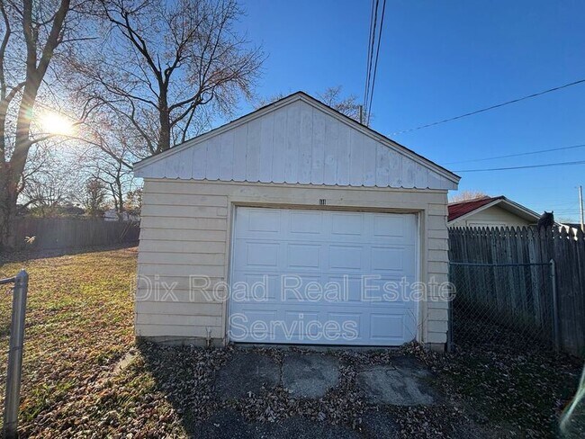 Foto del edificio - 111 Forestwood Ave