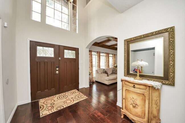 Building Photo - 922 Bayhill Dr