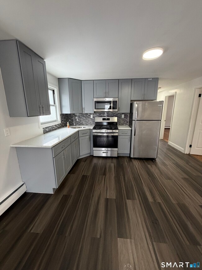 Building Photo - 582 Capitol Ave