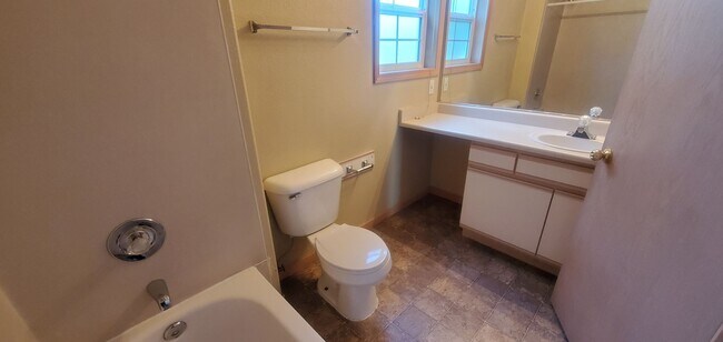 Foto del edificio - Pre-Leasing - 3bd/2bath (Cordata Area)