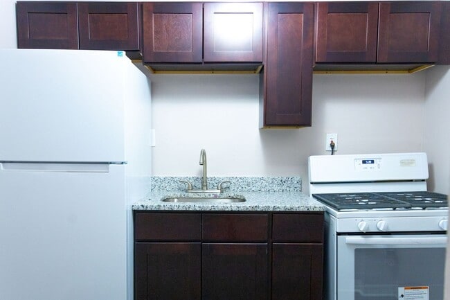 Building Photo - 640 Ponca St