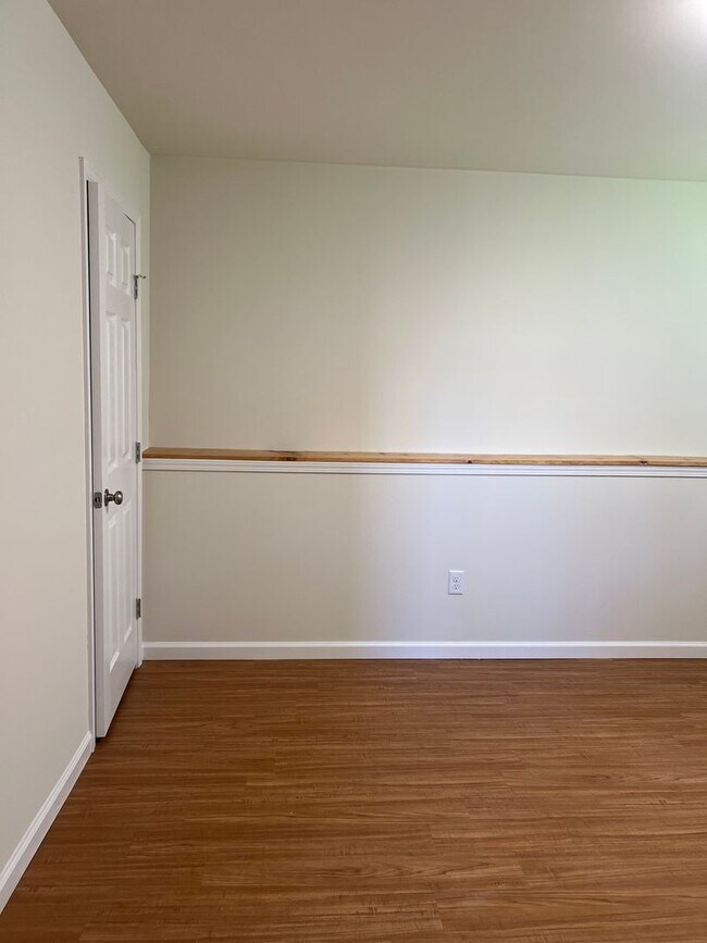 Building Photo - BRAND-NEW 4-beds/2-baths house near I-44