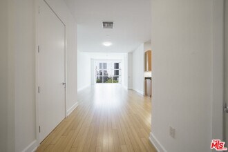 Building Photo - 3223 W 6th St