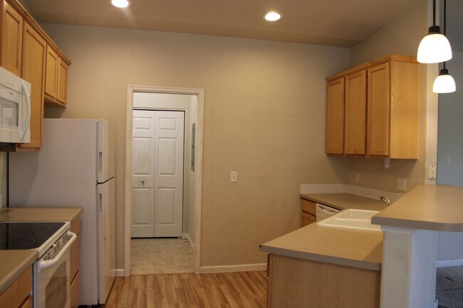 Building Photo - 2502 Owens Ave