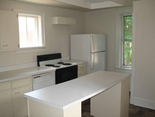 dishwasher, range & fridge - 610 W 6th St