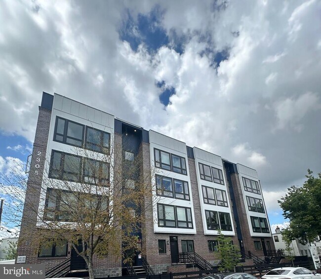 Building Photo - 2305 Nicholson St SE