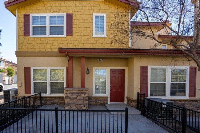 Building Photo - Welcome home to this beautifully designed ...