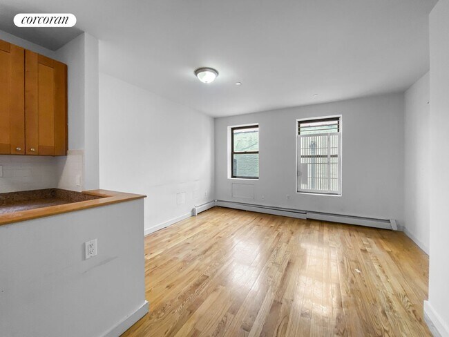 Foto del edificio - 2427 7th Ave