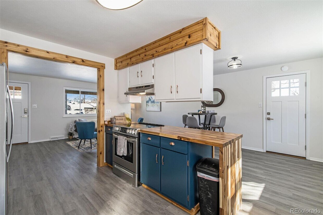 Kitchen - 952 S Garland Way