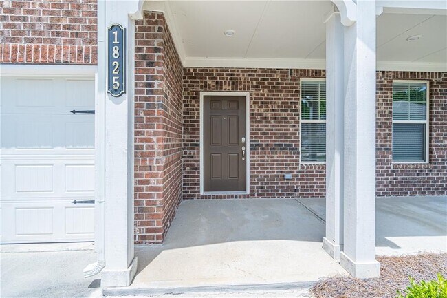 Building Photo - 1825 Wellston Dr