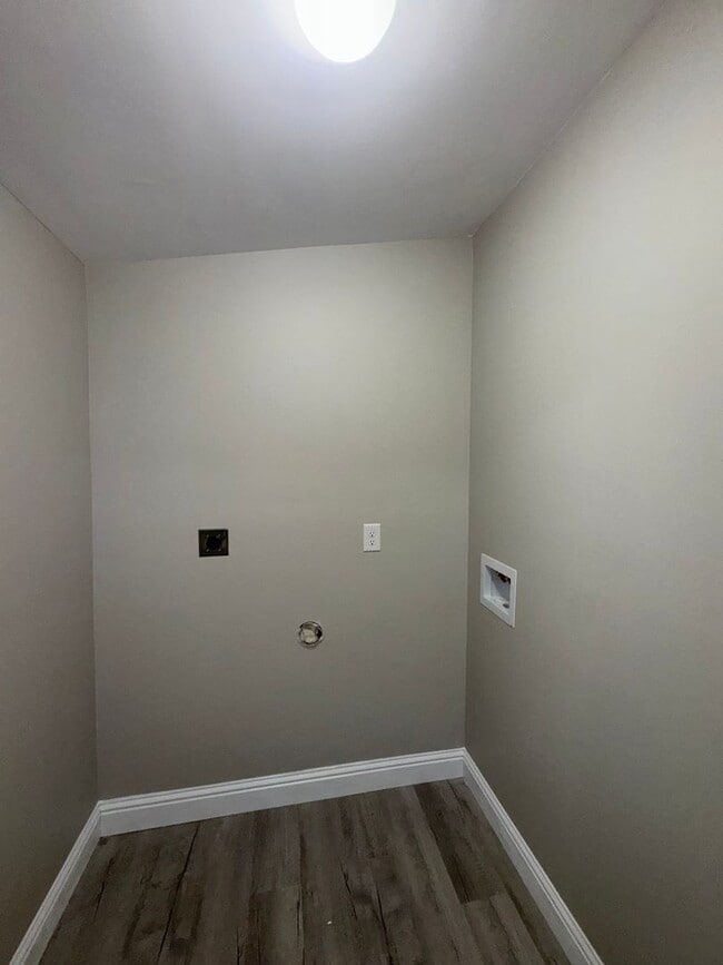 Building Photo - Newly remodeled.