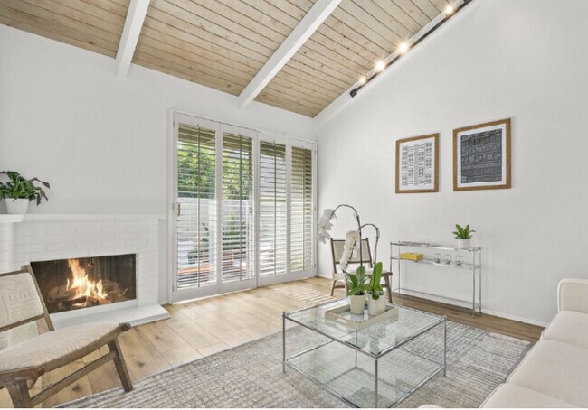 Foto del edificio - 11862 Moorpark St