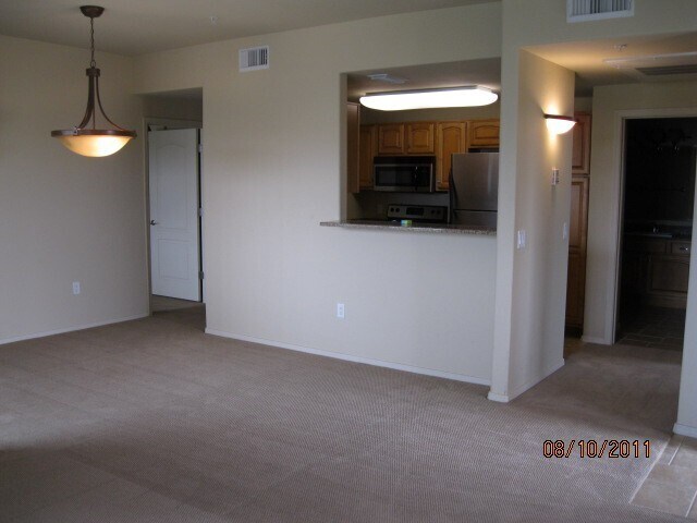 Foto del edificio - 2550 E River Rd