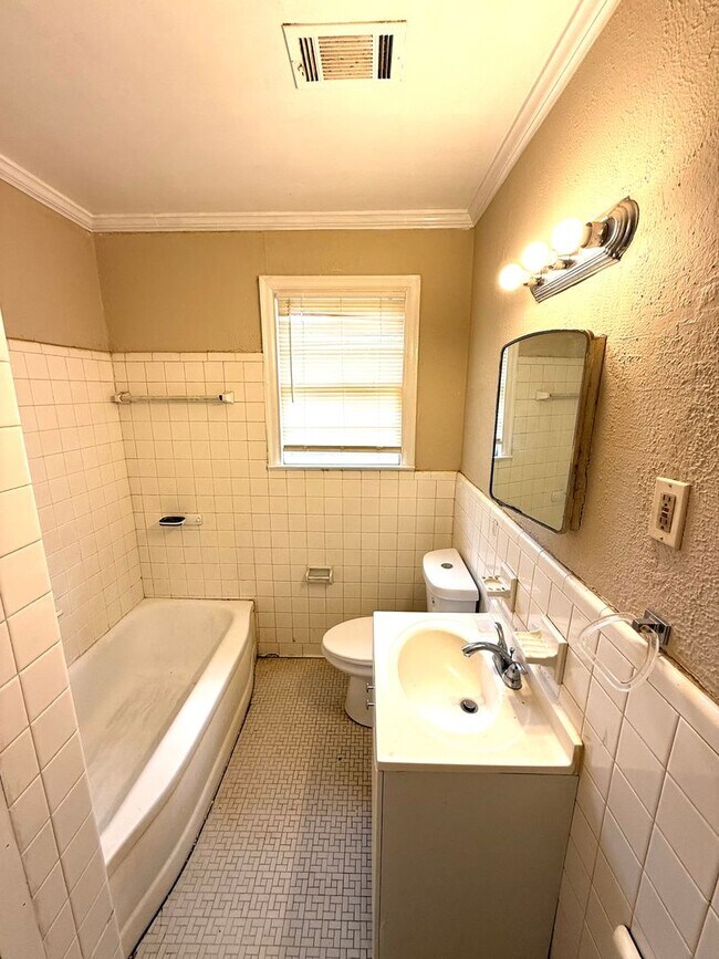 Building Photo - ** 3 Bed 2 Bath located off Zelda Road ** Call 334-366-9198 to schedule a self-tour