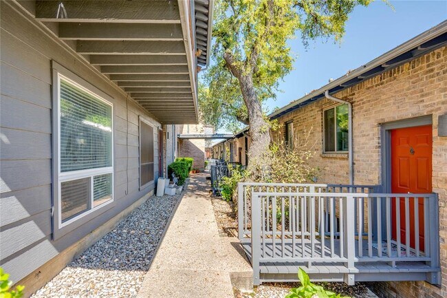 Building Photo - 1100 Azie Morton Rd