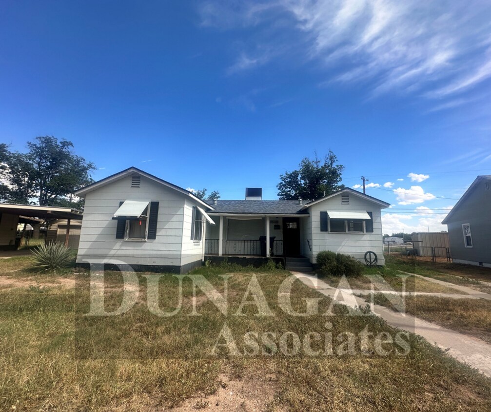 Foto principal - 3 Bed 2 Bath near the Pecos River