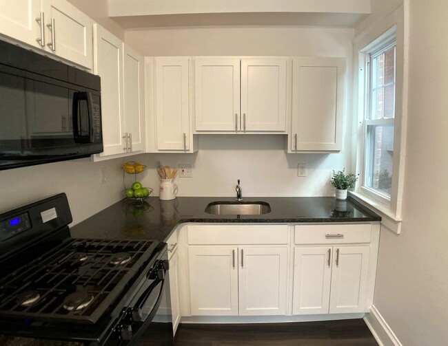 Kitchen - 360 Laurel St
