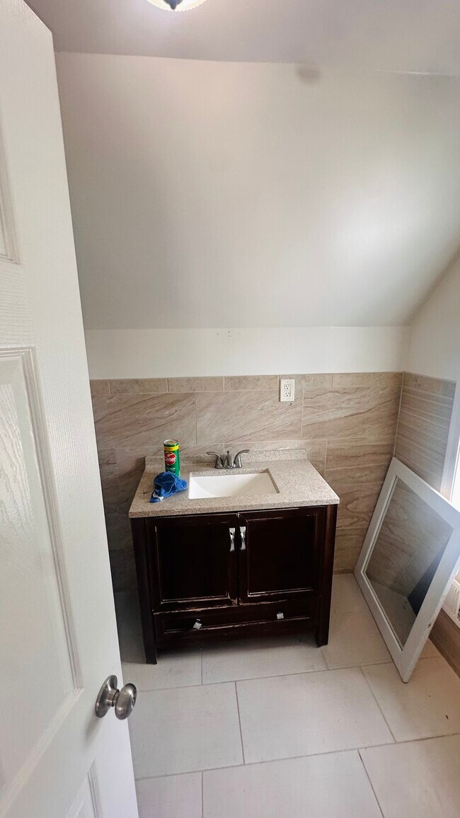 Foto del edificio - 5115 E Roosevelt Blvd