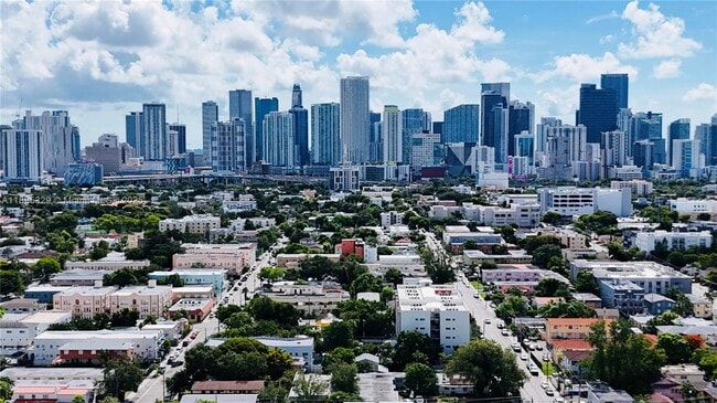 Foto del edificio - 905 SW 13th Ct