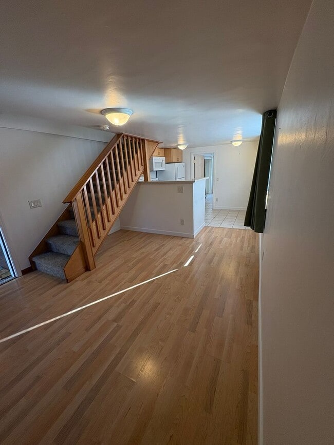 Building Photo - 550 Ray Ln