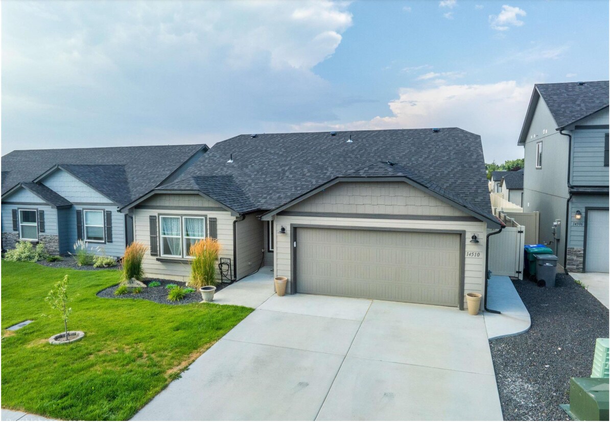 Primary Photo - 14510 E Caprio Ave
