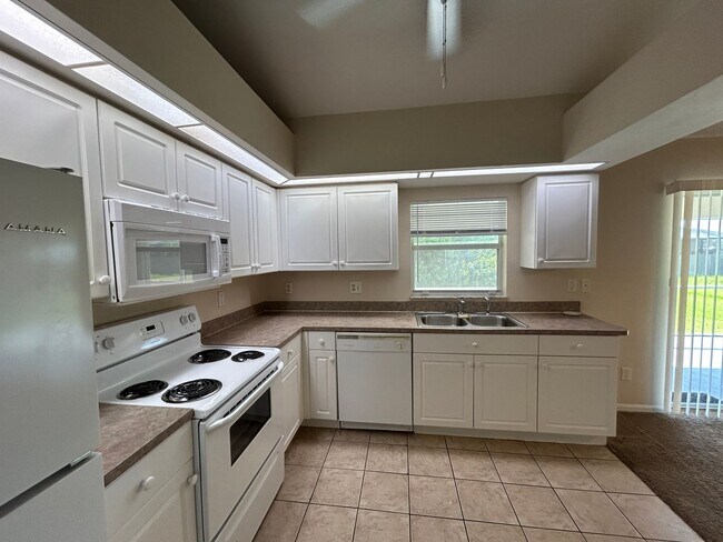 Foto del edificio - 1605 Nelson Rd N