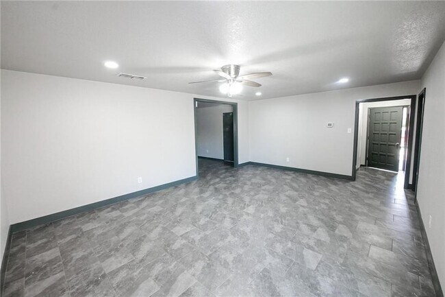 Foto del edificio - 3606 San Blas Dr
