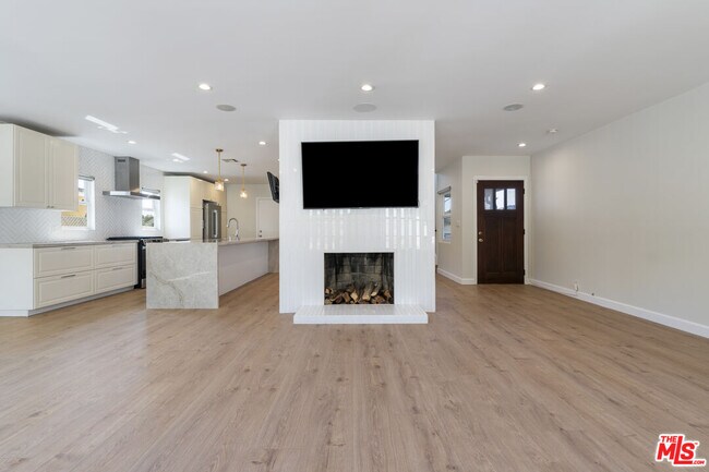 Foto del edificio - 828 McCarthy Ct