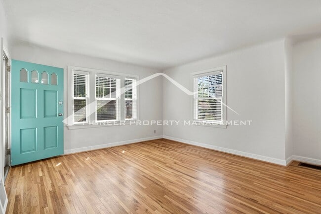 Foto del edificio - Charming Bungalow in Patty Jewett Neighborhood! 3bed, 2 bath, Enclosed yard, 1 car garage, carport