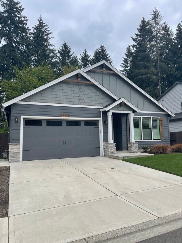 Foto principal - Welcome to this beautiful 3 bedroom, 2.5 b...
