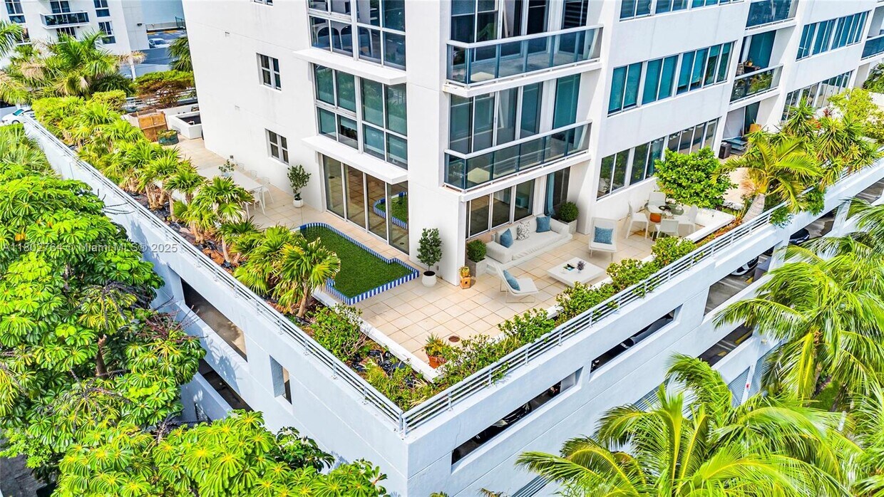 Foto principal - 7929 West Dr