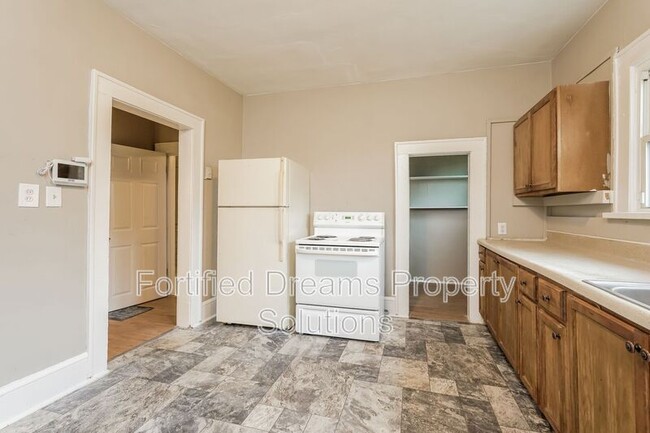 Building Photo - 3040 N Patterson Ave