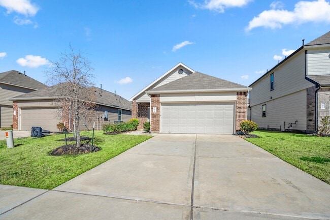 Building Photo - 2816 Madison Dr