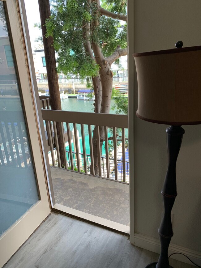 Foto del edificio - 6238 Marina Pacifica Dr N
