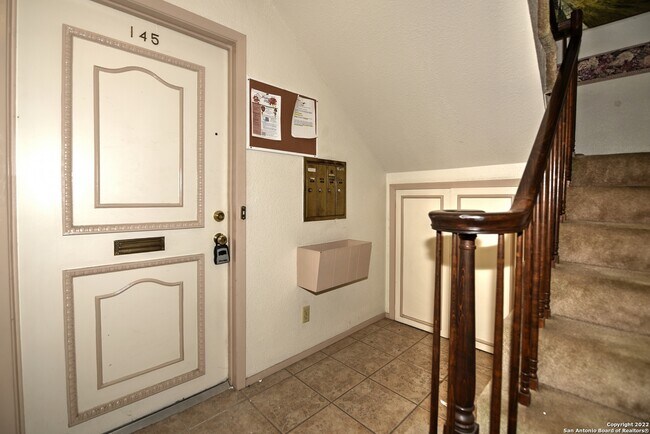 Foto del edificio - 7500 Callaghan Rd