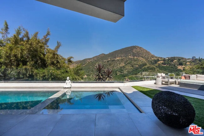 Foto del edificio - 3437 Troy Dr