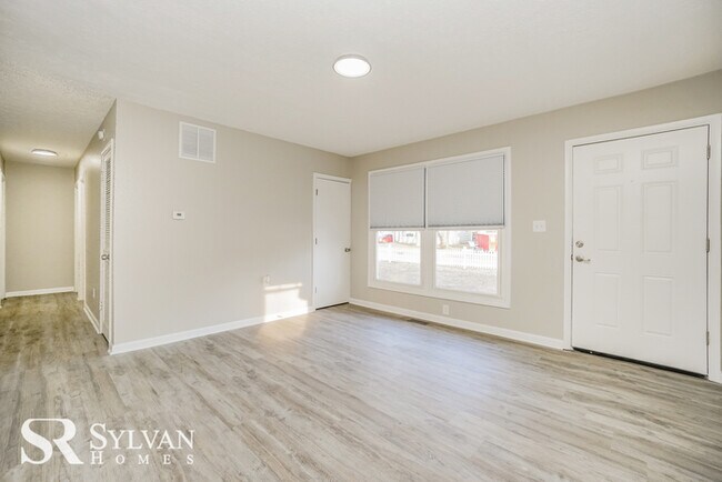 Building Photo - Charming newly renovated 3BR, 1BA