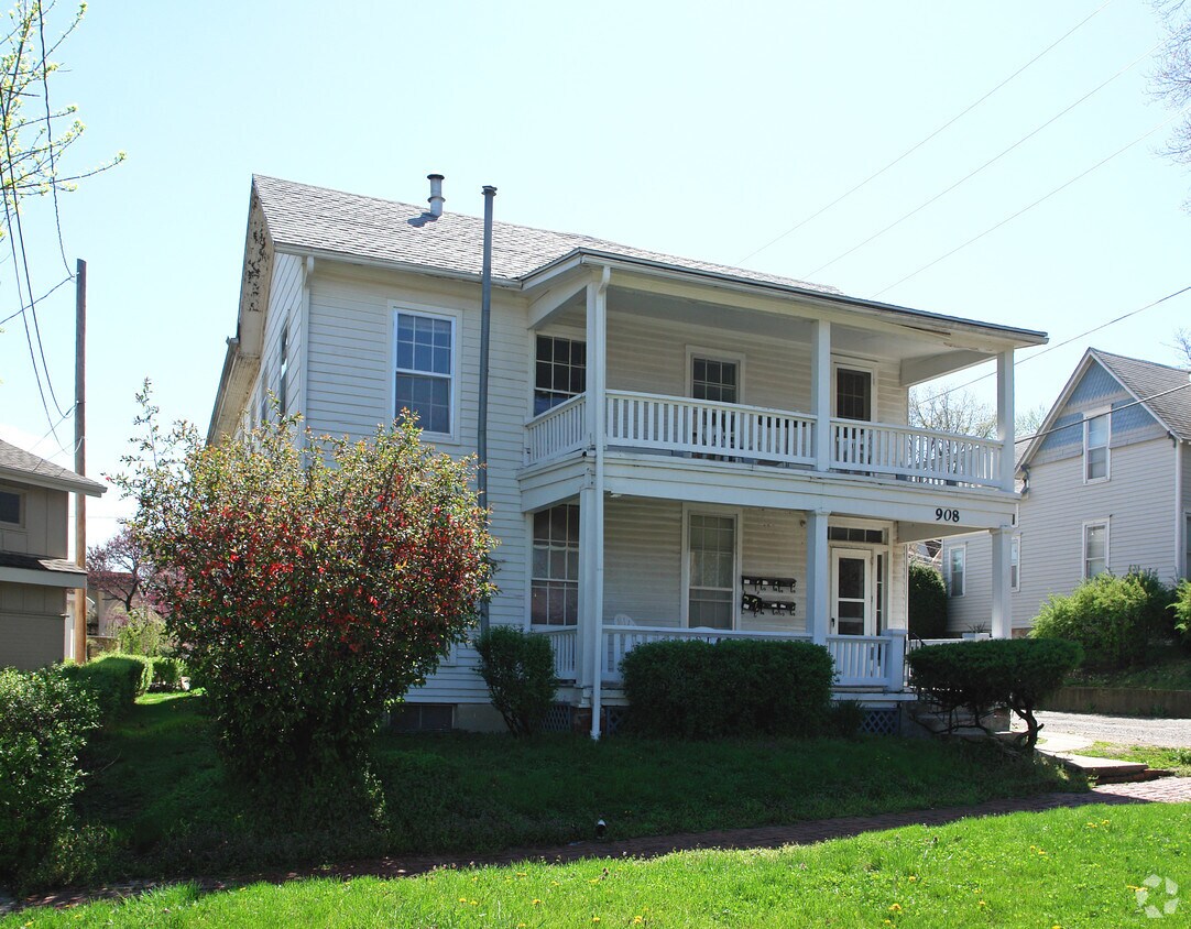 Building Photo - 908 Indiana St