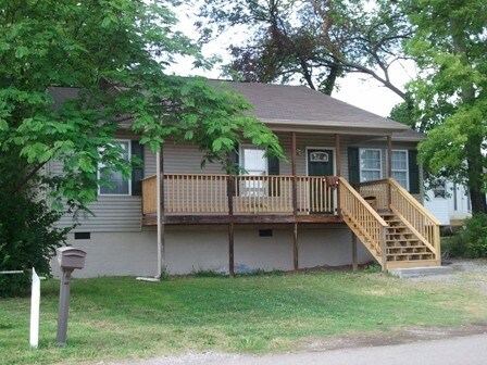 Foto principal - 2445 Hoitt Ave
