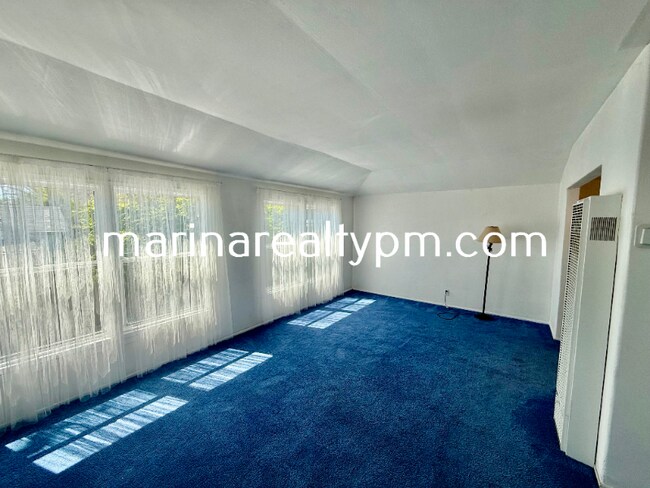 Foto del edificio - 1716 Marin St