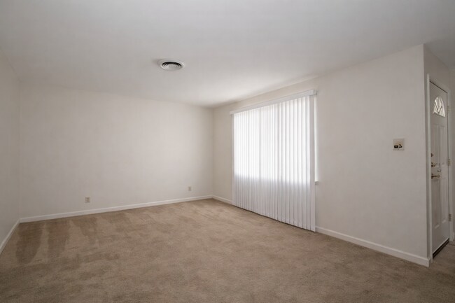 Foto del edificio - AVAILABLE SOON!