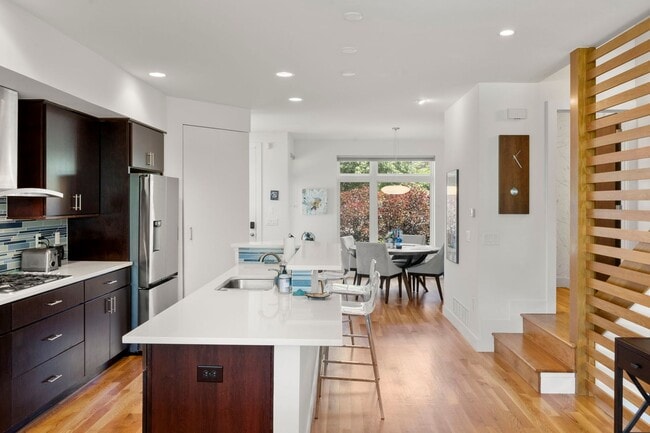 Building Photo - Modern 4BR/3.5BA Duplex with Finished Base...